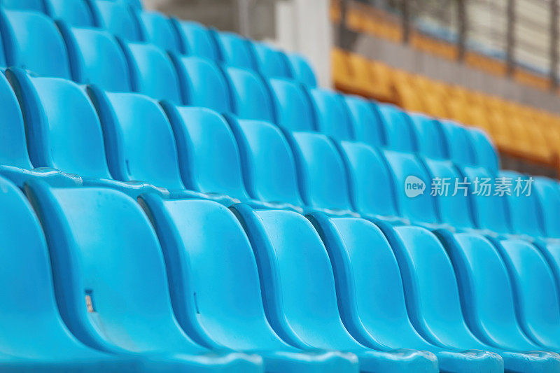 体育馆礼堂的蓝色座位
