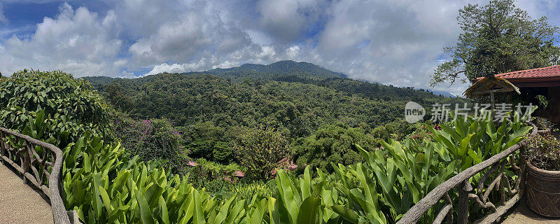 在哥斯达黎加的波阿斯国家公园，俯瞰波阿斯火山