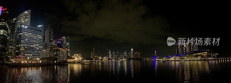 新加坡市中心港口美丽的夜晚照明