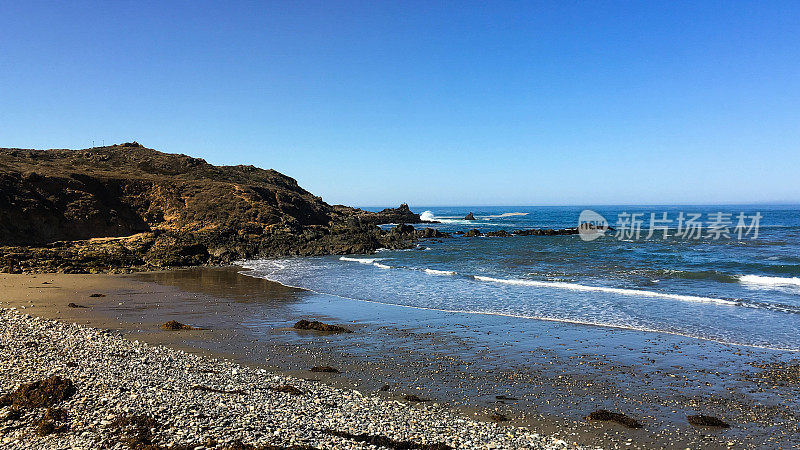 岩石海滩