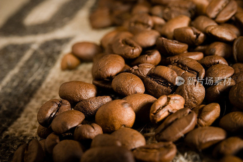 粗麻袋上的咖啡豆