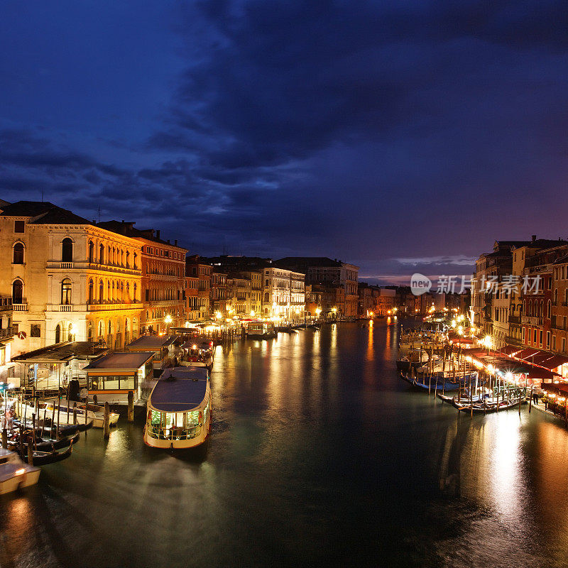 威尼斯大运河的夜晚