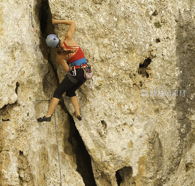 女人rockclimbing