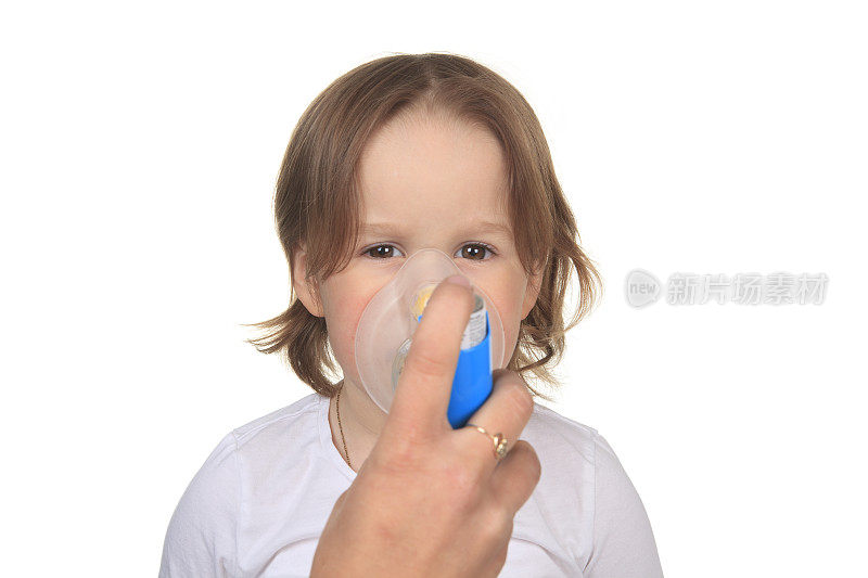 哮喘的小女孩