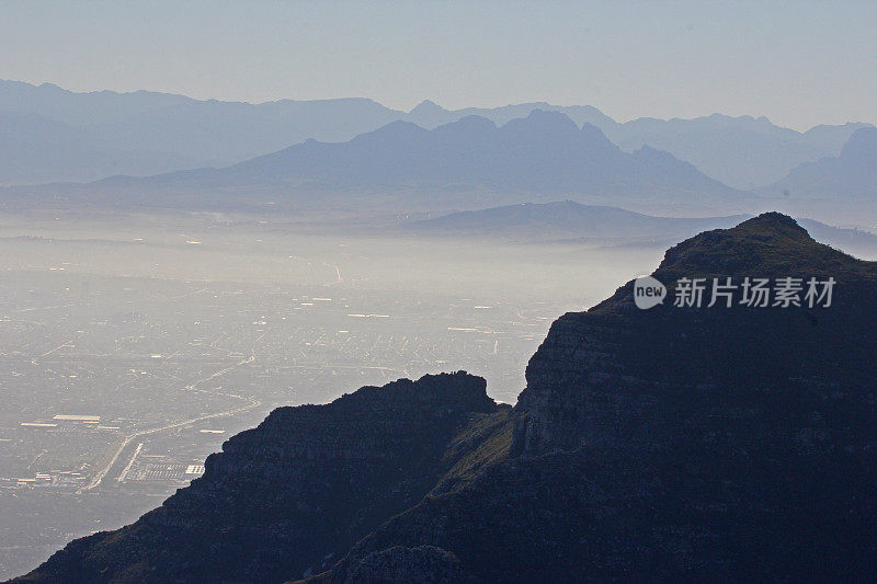 南非:从平顶山俯瞰开普敦