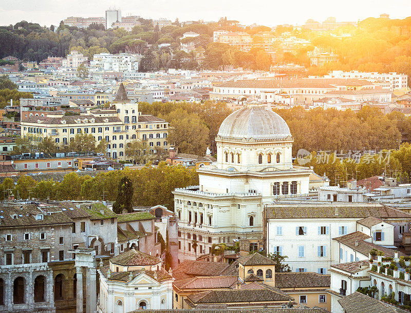 从上面看，意大利罗马的犹太教堂