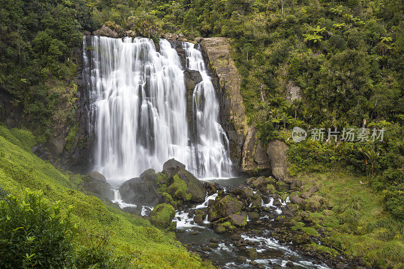 新西兰的瀑布