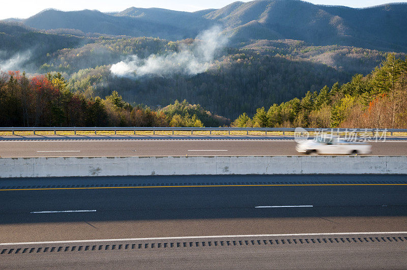 田纳西州尤尼科伊县26号州际公路上的小货车