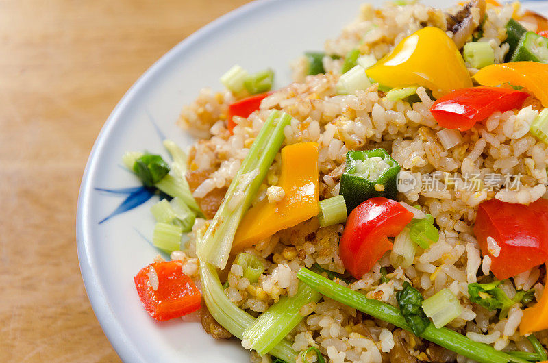 鸡蛋蔬菜炒饭