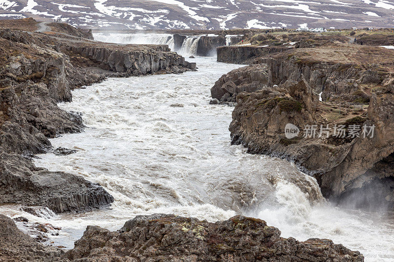 冰岛的Godafoss，一个典型的瀑布