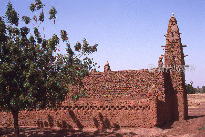 瓦希古亚亚滕加附近用泥砖建造的村庄清真寺，布基纳法索非洲