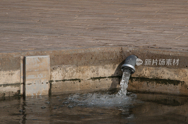 水倒管