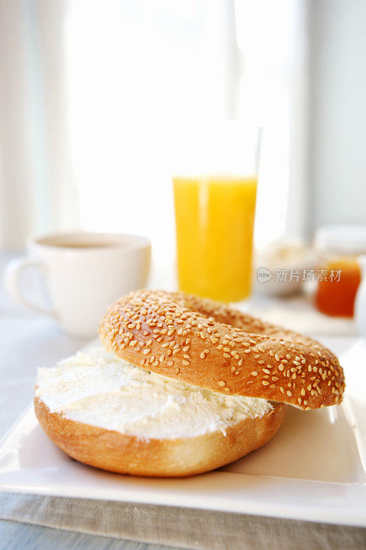 早餐-百吉饼和奶油芝士