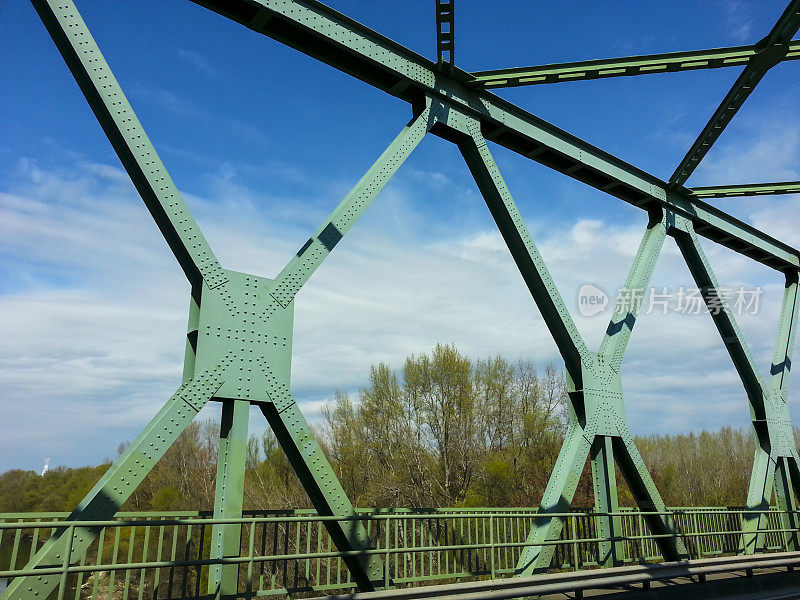 桥梁金属结构。