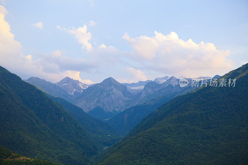 阿涅托山脉从Vielha山谷