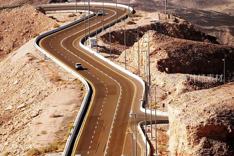 蜿蜒的道路