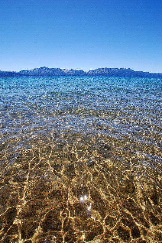 垂直版的太浩湖海滩