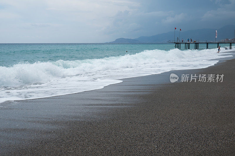 海浪和海滩