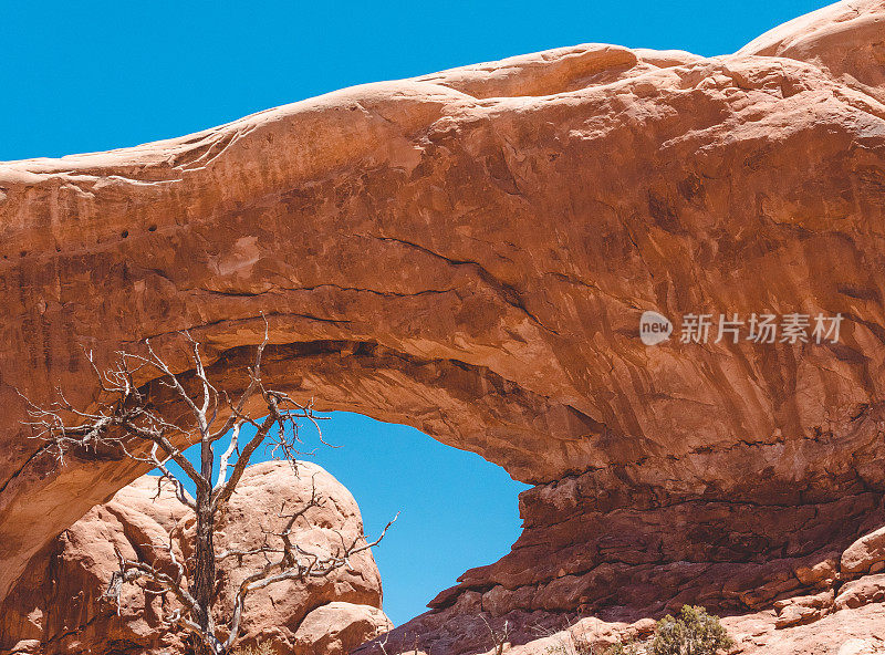 摩押沙漠中的天然石拱