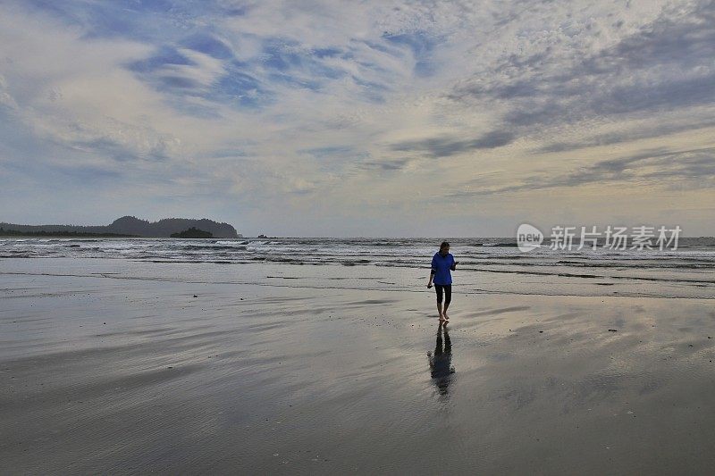 低潮池，天空，人剪影，反射，奥林匹克海岸，华盛顿