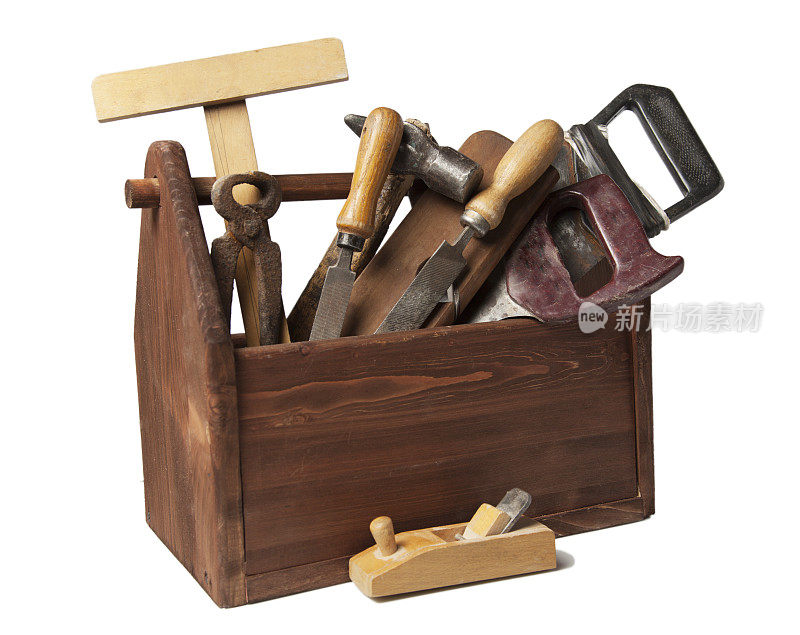 老木匠木制工具箱与工具孤立在白色