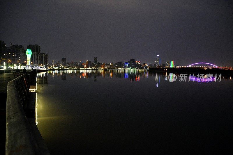 徐汇河畔夜间公共开放空间，上海，中国