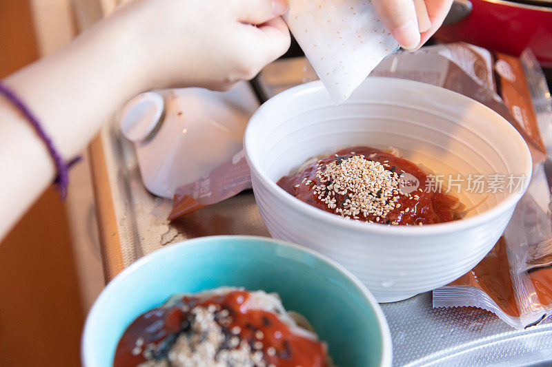 烹饪韩国Naengmyeon