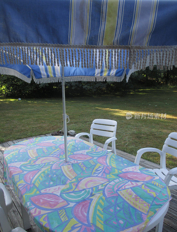 花园桌椅阳伞木制甲板