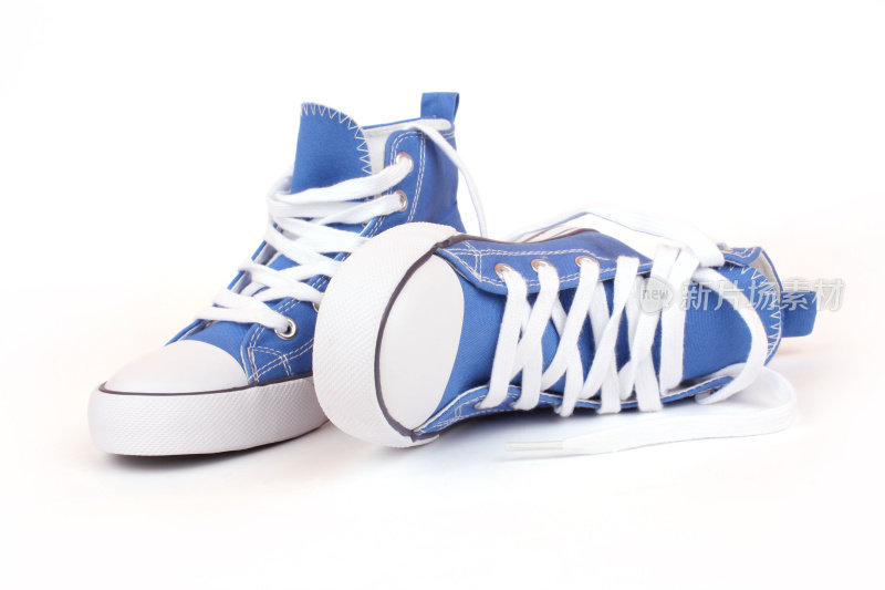 图片蓝色的帆布鞋与白色的鞋带