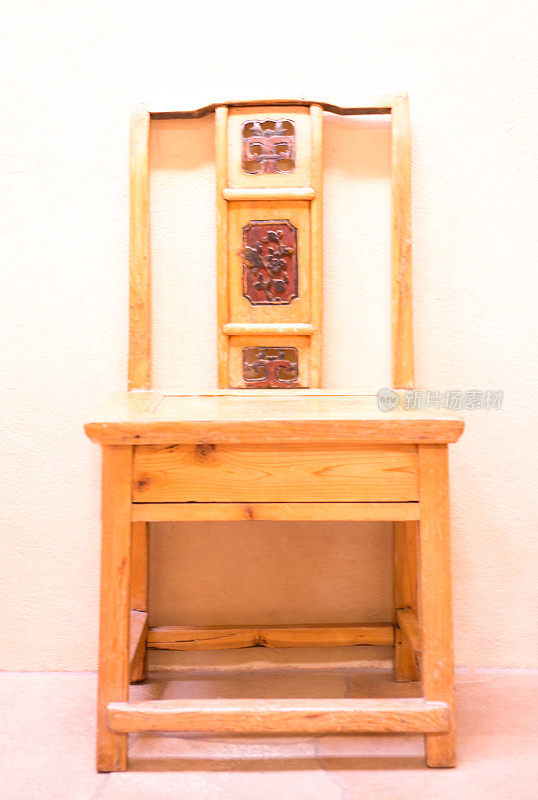 中式:古朴典雅的古色古香木椅