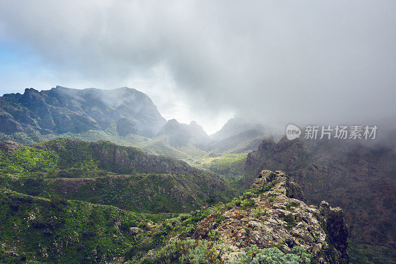 特纳利夫岛山的背景