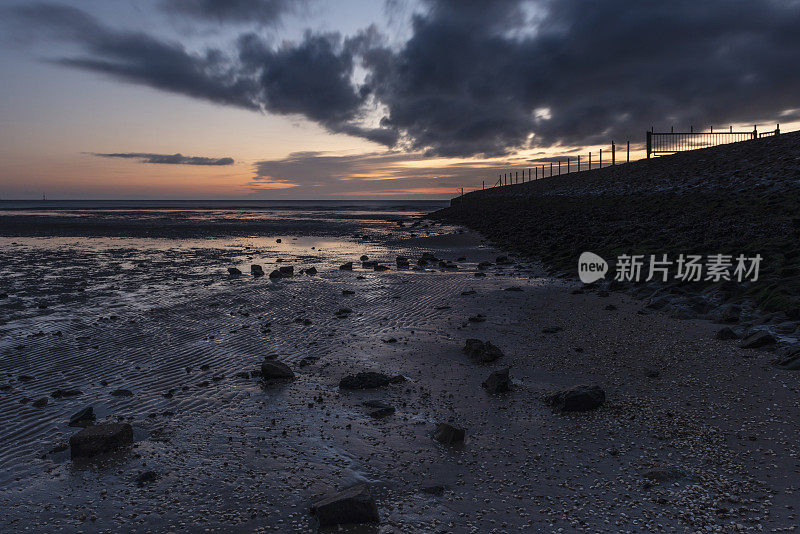 瓦登海的日出