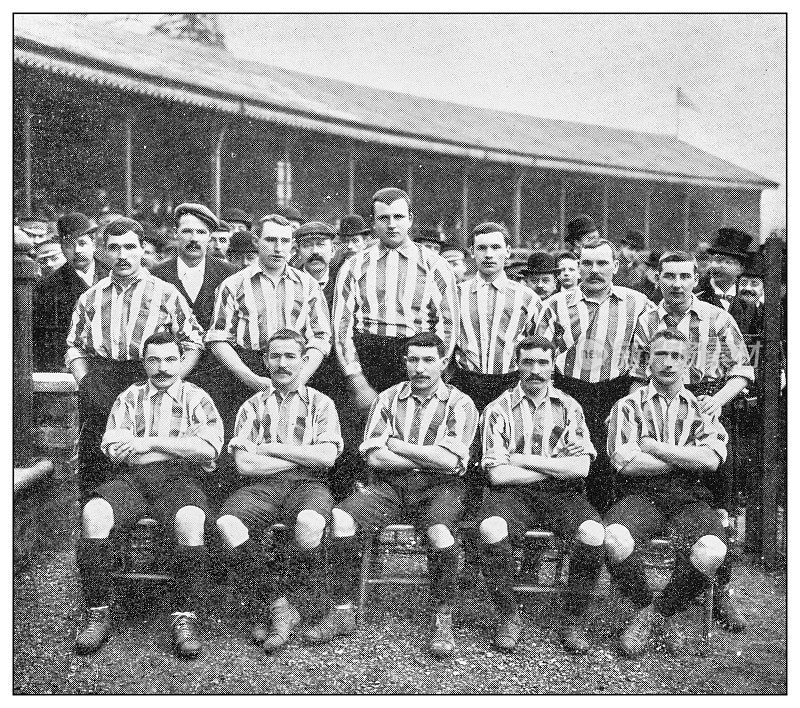 旧式黑白照片的运动，运动员和休闲活动在19世纪:足球队