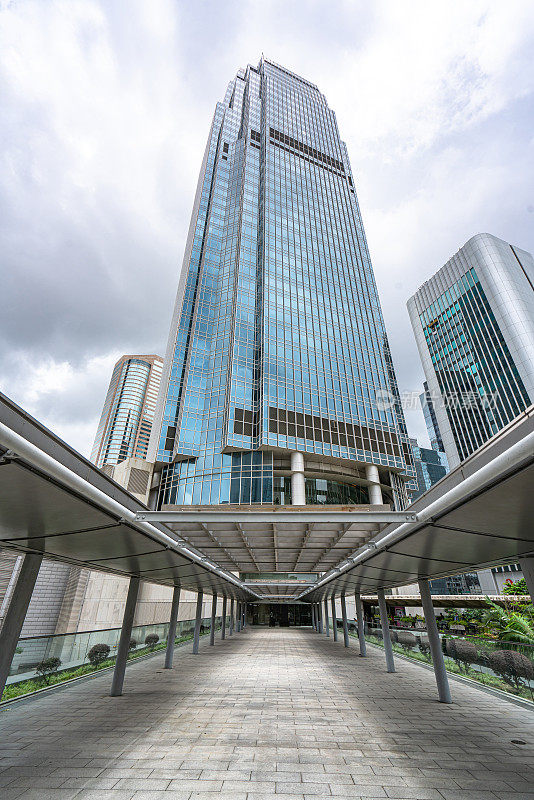 从空中步道可以看到香港市中心的城市景观