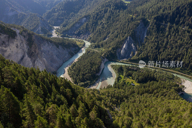 瑞士莱茵河顶部的无人机视图