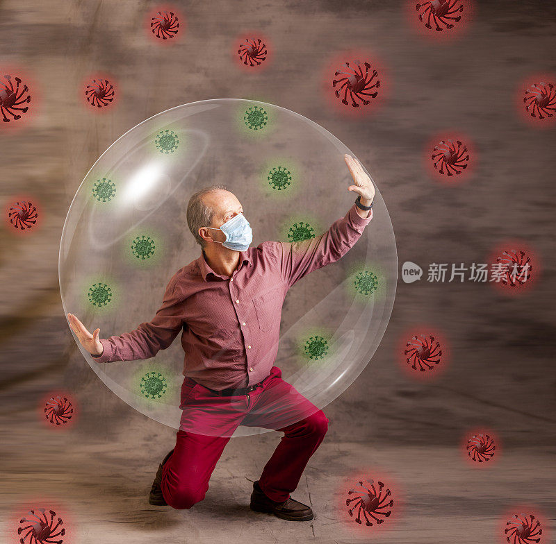 一个在社交隔离泡泡里的成年男子正在对抗变异病毒这些病毒不同于他保护泡泡里的病毒