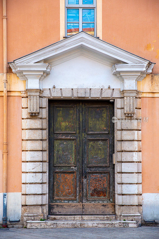法国尼斯市一座历史建筑的大门