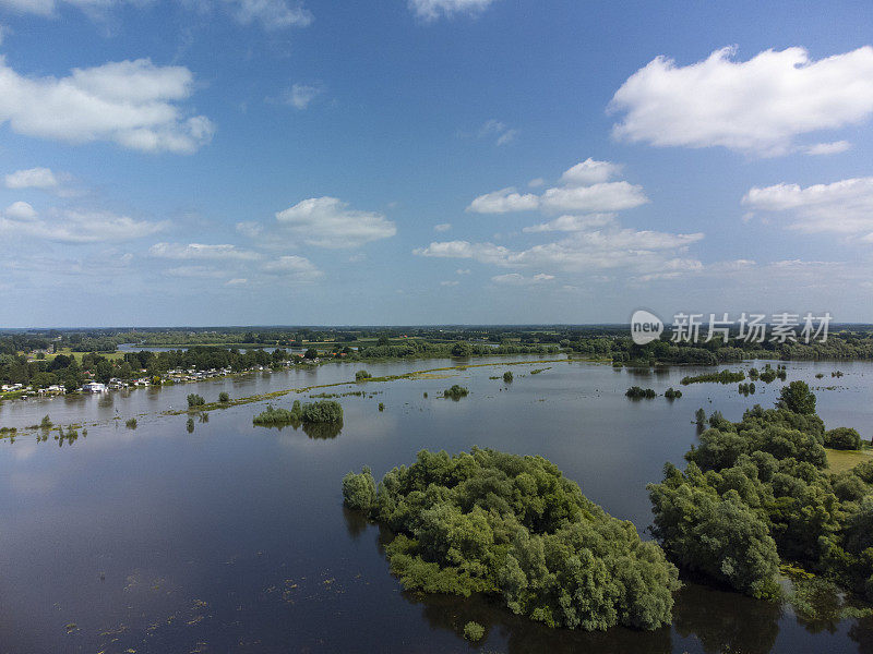 夏季高水位IJssel河的鸟瞰图