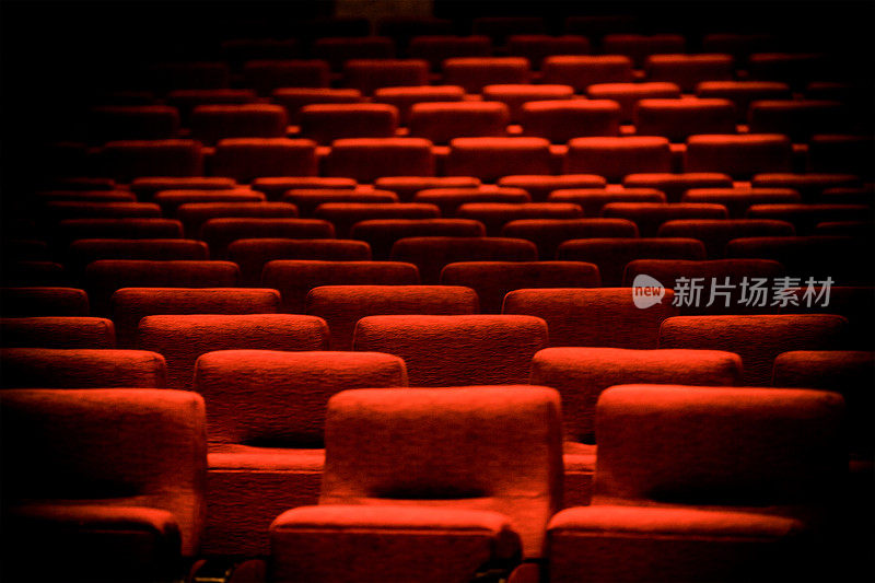 剧院、歌剧院、音乐厅、电影院的红色观众席