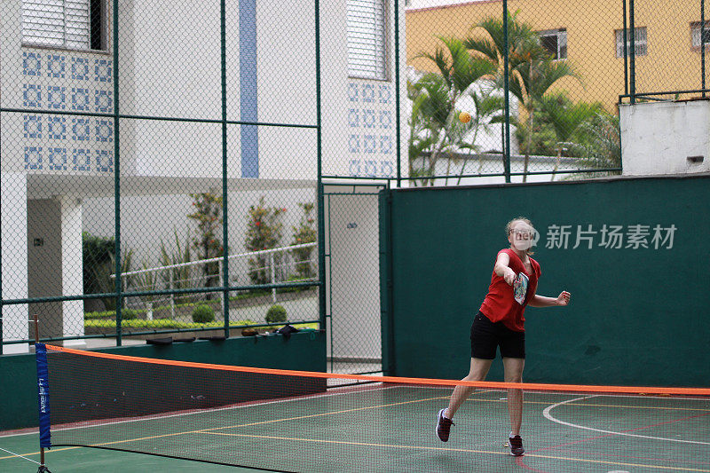 玩pickleball