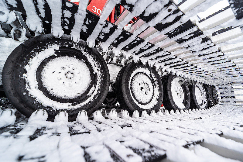 雪车一种大型履带式雪车，用于清理雪道