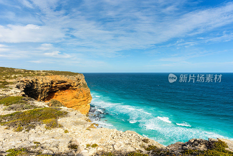 图林纳湾，南澳大利亚海岸的悬崖。西澳大利亚的纳拉伯计划