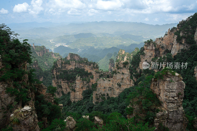 张家界岩立