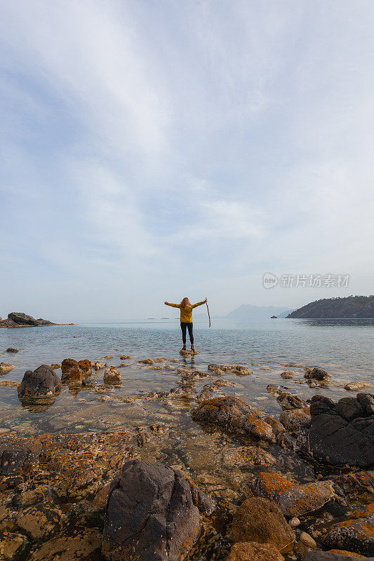 她欣赏风景