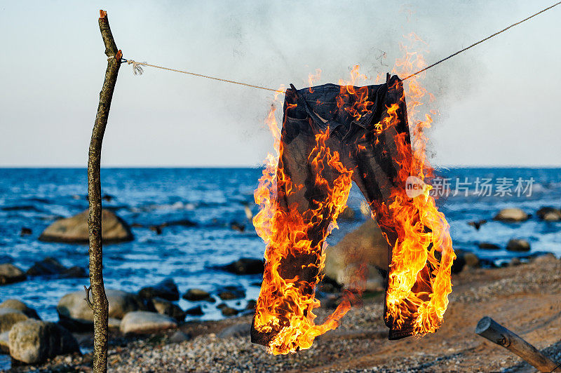 牛仔裤燃烧