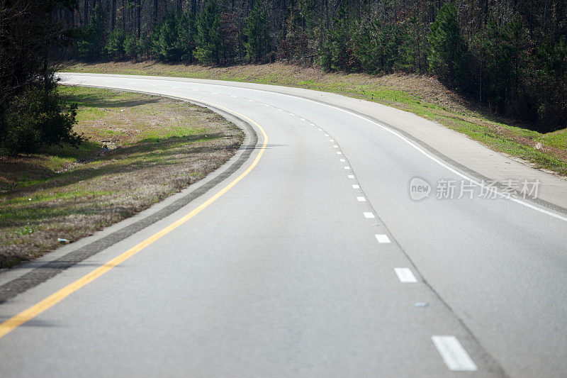 道路和森林