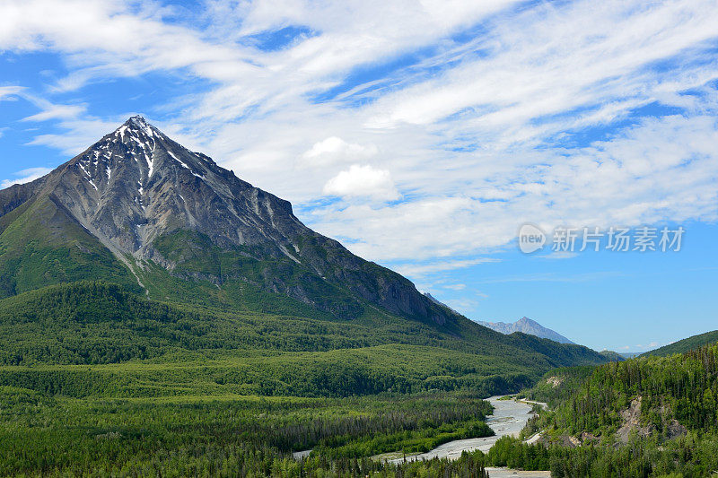 阿拉斯加格伦公路沿线的山景城