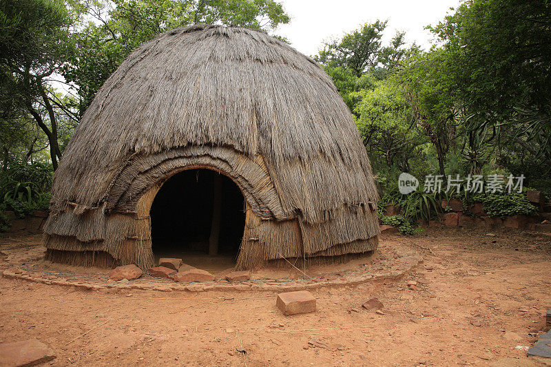 传统的祖鲁部落小屋