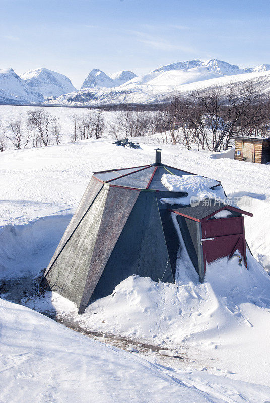 瑞典北极地区的萨米人小屋