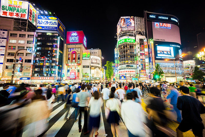 日本东京的新宿购物区